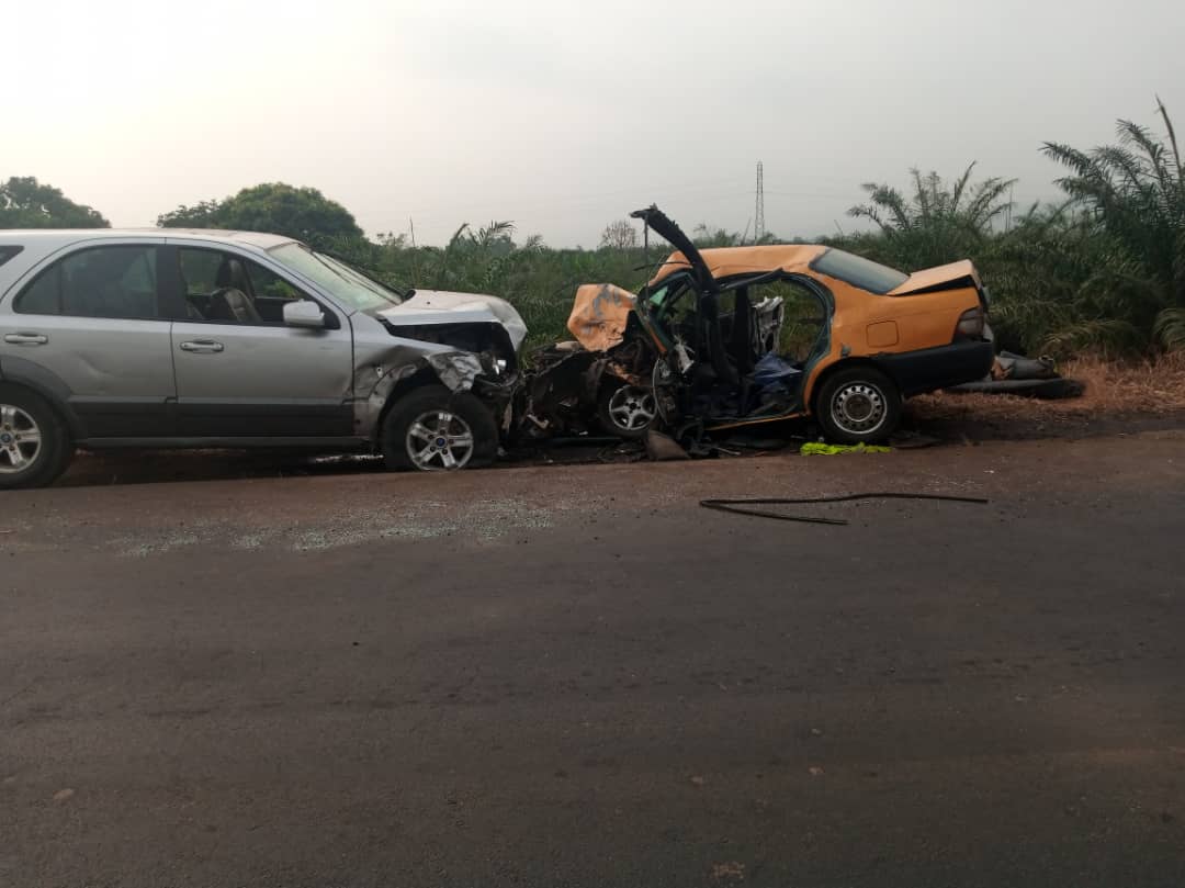 Two persons are confirmed dead and others injured after yesterday's road accident at Ombe, Mutengene in the South West region.  Reports say two vehicles on high speed collided as one tried to overtake a car ahead of it, causing the casualties.